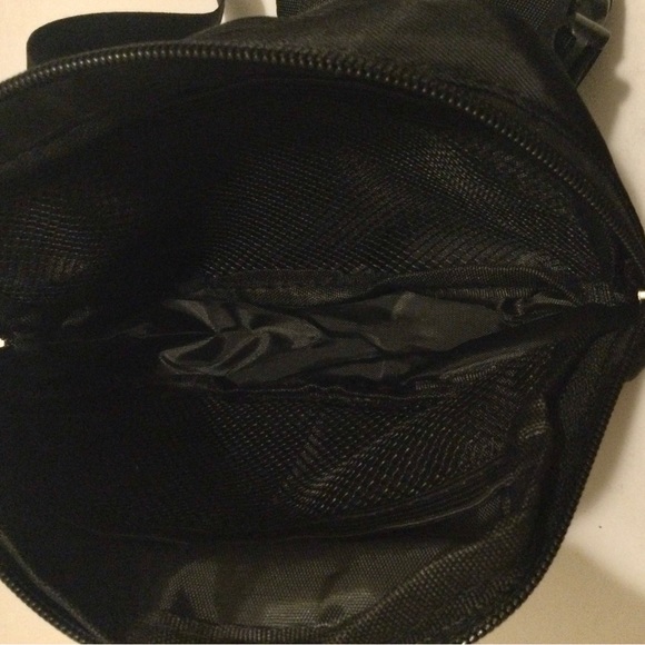 NEW Crossbody Chest Bag/Belt Bag/Shoulder Bag - Picture 6 of 9